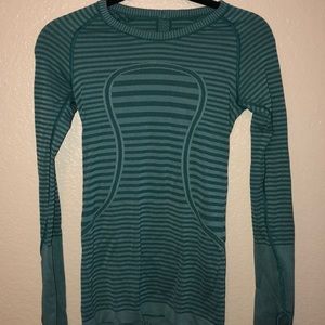 Lululemon top